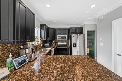 Touwnhouse à vendre à Miami, Floride: 3 chambres, 127.09 m2 № 1748515 - photo 10