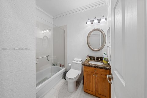 Touwnhouse à vendre à Miami, Floride: 3 chambres, 127.09 m2 № 1748515 - photo 25