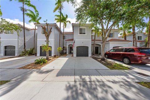 Touwnhouse à vendre à Miami, Floride: 3 chambres, 127.09 m2 № 1748515 - photo 1