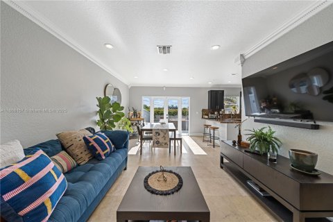 Touwnhouse à vendre à Miami, Floride: 3 chambres, 127.09 m2 № 1748515 - photo 16