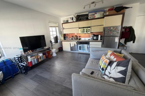 Condo in Miami Beach, Florida, 1 bedroom  № 2040432 - photo 3
