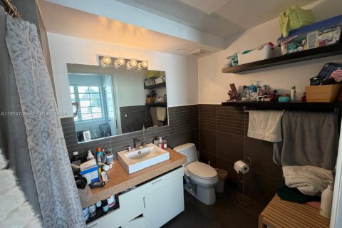 Condo in Miami Beach, Florida, 1 bedroom  № 2040432 - photo 5