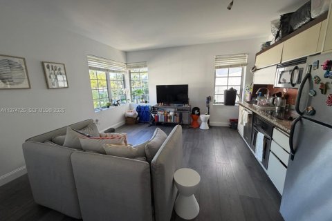 Condo in Miami Beach, Florida, 1 bedroom  № 2040432 - photo 2