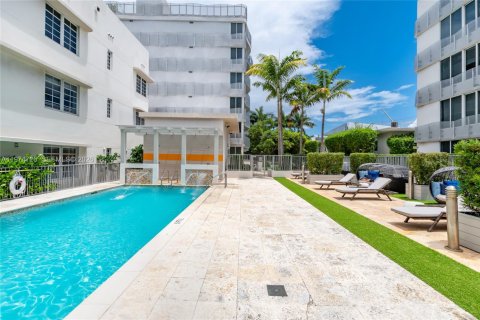 Condo in Miami Beach, Florida, 1 bedroom  № 2040432 - photo 8