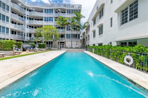 Condo in Miami Beach, Florida, 1 bedroom  № 2040432 - photo 10