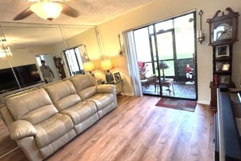 Condo in Sunrise, Florida, 1 bedroom  № 1120132 - photo 1