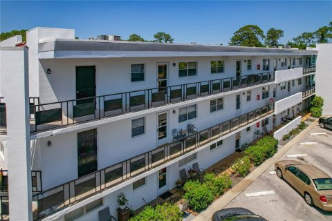 Condominio en venta en Winter Haven, Florida, 2 dormitorios, 146.69 m2 № 1732608 - foto 3