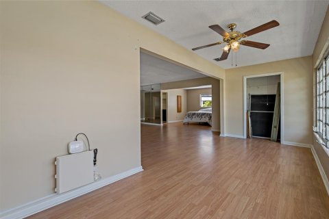 Condominio en venta en Winter Haven, Florida, 2 dormitorios, 146.69 m2 № 1732608 - foto 13