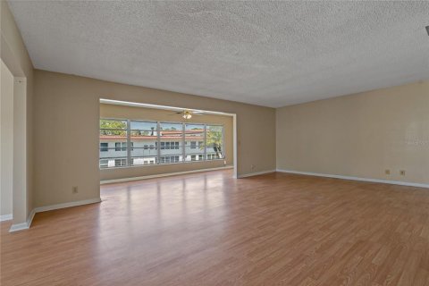 Condominio en venta en Winter Haven, Florida, 2 dormitorios, 146.69 m2 № 1732608 - foto 6