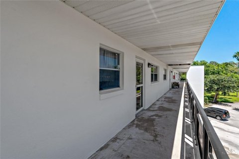 Condominio en venta en Winter Haven, Florida, 2 dormitorios, 146.69 m2 № 1732608 - foto 2