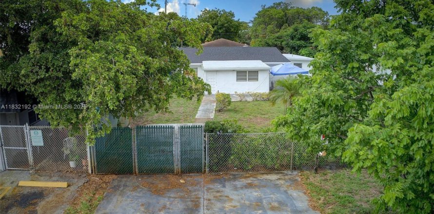 Villa ou maison à Dania Beach, Floride 3 chambres, 131.55 m2 № 1809252