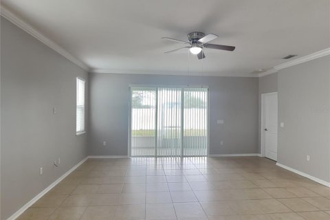 Villa ou maison à louer à DeLand, Floride: 4 chambres, 182.27 m2 № 2095866 - photo 2