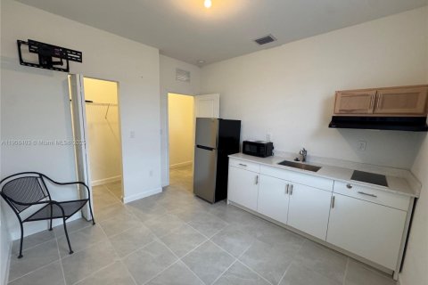 Immobilier commercial à louer à Homestead, Floride: 224.64 m2 № 1967019 - photo 1