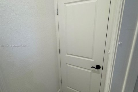 Immobilier commercial à louer à Homestead, Floride: 224.64 m2 № 1967019 - photo 9