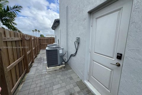 Immobilier commercial à louer à Homestead, Floride: 224.64 m2 № 1967019 - photo 16