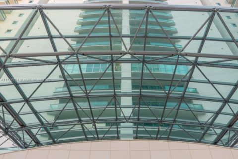 Condo in Miami, Florida, 3 bedrooms  № 1700643 - photo 2