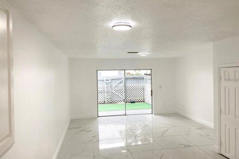 Condo in Orlando, Florida, 2 bedrooms  № 1901569 - photo 11