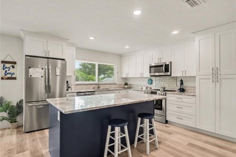 Villa ou maison à vendre à Bradenton, Floride: 4 chambres, 245.26 m2 № 2413939 - photo 8