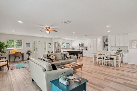 Villa ou maison à vendre à Bradenton, Floride: 4 chambres, 245.26 m2 № 2413939 - photo 6