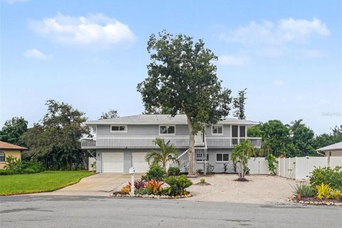 Villa ou maison à vendre à Bradenton, Floride: 4 chambres, 245.26 m2 № 2413939 - photo 2
