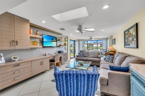 House in Boca Raton, Florida 3 bedrooms, 184.5 sq.m. № 1889333 - photo 16
