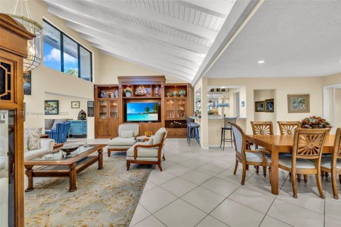 House in Boca Raton, Florida 3 bedrooms, 184.5 sq.m. № 1889333 - photo 6