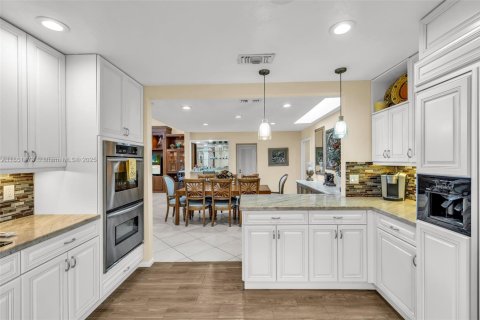 House in Boca Raton, Florida 3 bedrooms, 184.5 sq.m. № 1889333 - photo 12