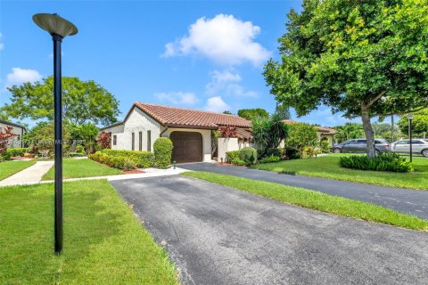 House in Boca Raton, Florida 3 bedrooms, 184.5 sq.m. № 1889333 - photo 4
