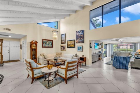 House in Boca Raton, Florida 3 bedrooms, 184.5 sq.m. № 1889333 - photo 14