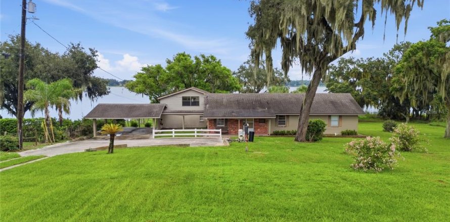 Casa en Auburndale, Florida 3 dormitorios, 244.33 m2 № 2277973