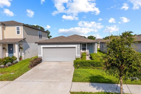 Villa ou maison à louer à Zephyrhills, Floride: 4 chambres, 156.26 m2 № 2273220 - photo 6