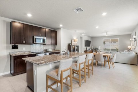 Villa ou maison à louer à Zephyrhills, Floride: 4 chambres, 156.26 m2 № 2273220 - photo 11