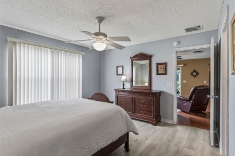 House in The Villages, Florida 2 bedrooms, 102.19 sq.m. № 2227533 - photo 18