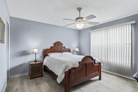 House in The Villages, Florida 2 bedrooms, 102.19 sq.m. № 2227533 - photo 16