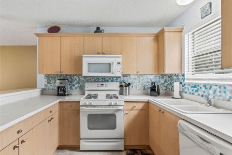 House in The Villages, Florida 2 bedrooms, 102.19 sq.m. № 2227533 - photo 3