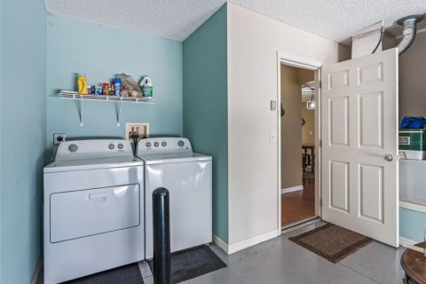 House in The Villages, Florida 2 bedrooms, 102.19 sq.m. № 2227533 - photo 27