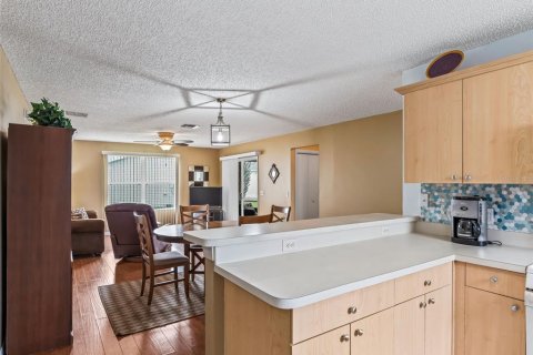 House in The Villages, Florida 2 bedrooms, 102.19 sq.m. № 2227533 - photo 5