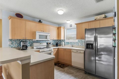 House in The Villages, Florida 2 bedrooms, 102.19 sq.m. № 2227533 - photo 4