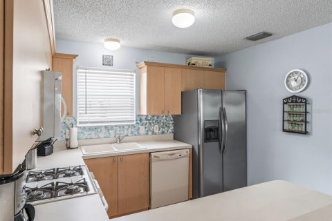 House in The Villages, Florida 2 bedrooms, 102.19 sq.m. № 2227533 - photo 6