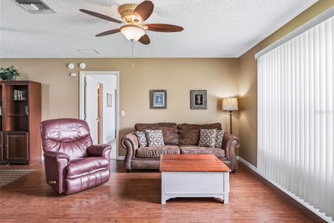 House in The Villages, Florida 2 bedrooms, 102.19 sq.m. № 2227533 - photo 12