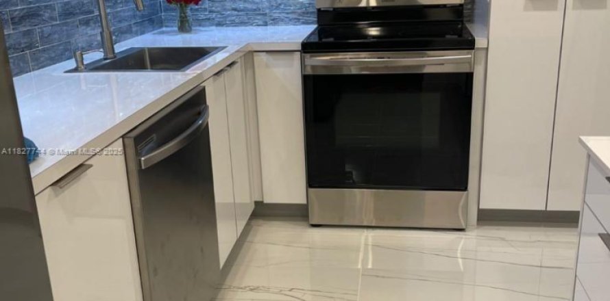 Condominio en Pompano Beach, Florida, 2 dormitorios № 1799051