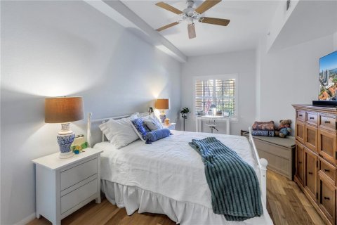 Condo in Saint Petersburg, Florida, 1 bedroom  № 1587457 - photo 25