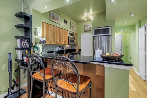 Condo in Saint Petersburg, Florida, 1 bedroom  № 1587457 - photo 12