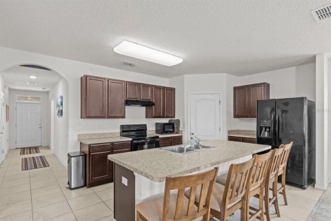 House in Winter Haven, Florida 4 bedrooms, 162.39 sq.m. № 1335973 - photo 3