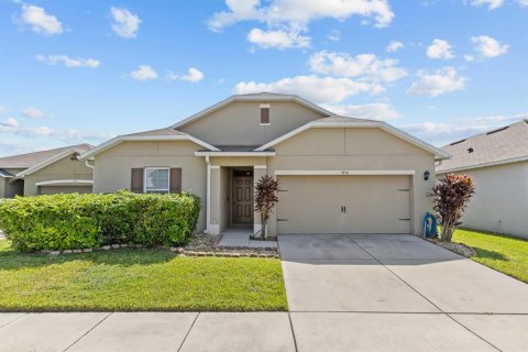 House in Winter Haven, Florida 4 bedrooms, 162.39 sq.m. № 1335973 - photo 1