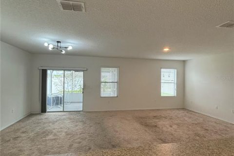 House in Winter Haven, Florida 4 bedrooms, 162.39 sq.m. № 1335973 - photo 12