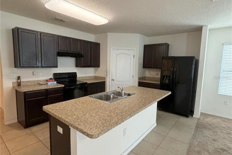 House in Winter Haven, Florida 4 bedrooms, 162.39 sq.m. № 1335973 - photo 9
