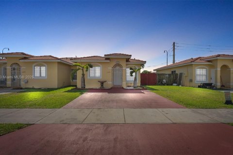 Condominio en venta en Miami, Florida, 3 dormitorios, 109.81 m2 № 1936988 - foto 1