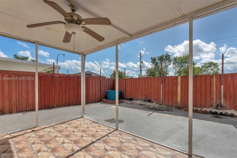 Condominio en venta en Miami, Florida, 3 dormitorios, 109.81 m2 № 1936988 - foto 24