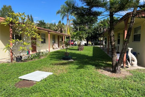 Commercial property in Haverhill, Florida 305.46 sq.m. № 1968092 - photo 6